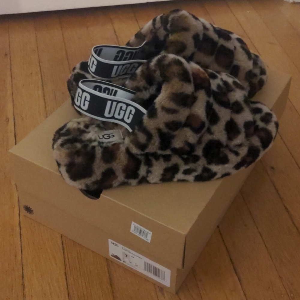 UGG FLUFF YEAH SLIDES size 7